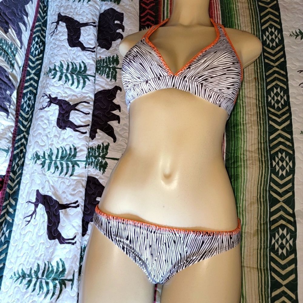 Kenneth Cole Reaction animal print bikini (small)